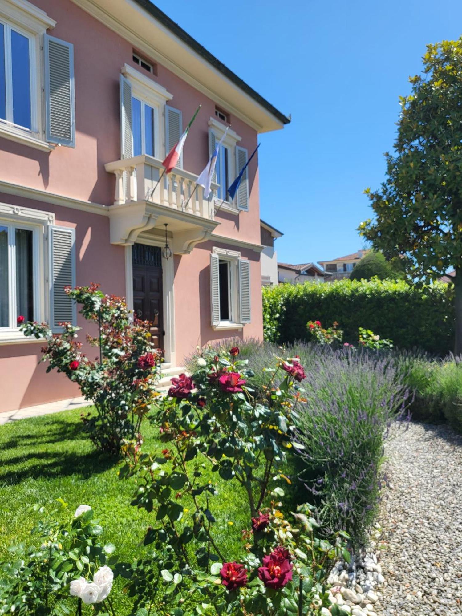 Il Buen Retiro Hotel Лука Екстериор снимка